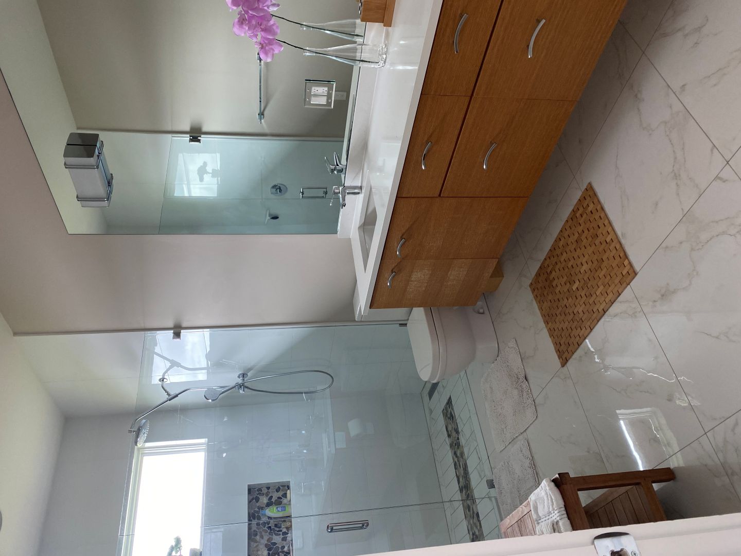 Knoxville, TN Serene Lake Home 